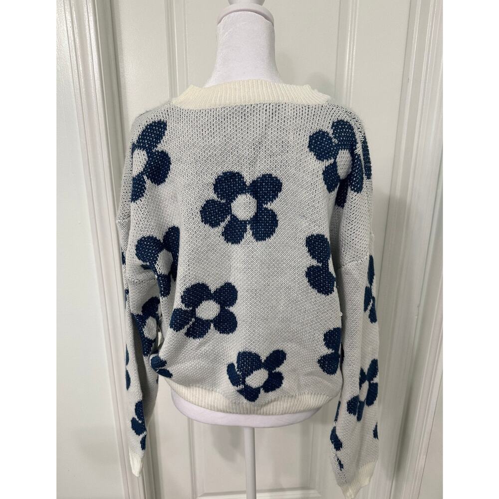 🤍💙 SHEIN White Blue Flower Knit Sweater Size S Cozy It Girl ✨🌼 - Picture 3 of 4